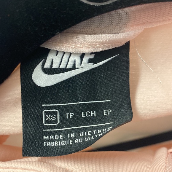 Nike top - Picture 3 of 4